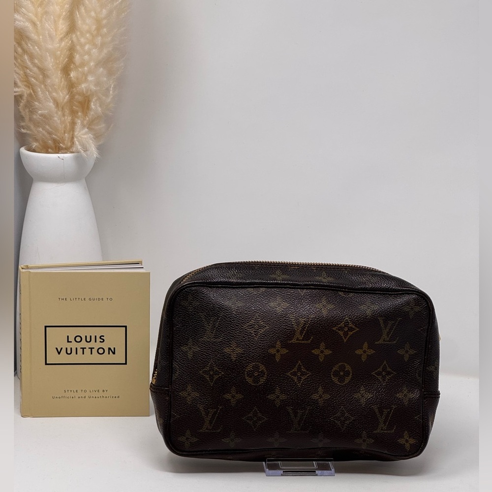 💯Authentic LOUIS VUITTON Trousse 23 Cosmetic Bag